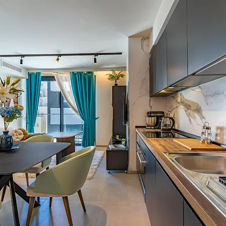 Mercury With Pool Access In St Julians Apartmán